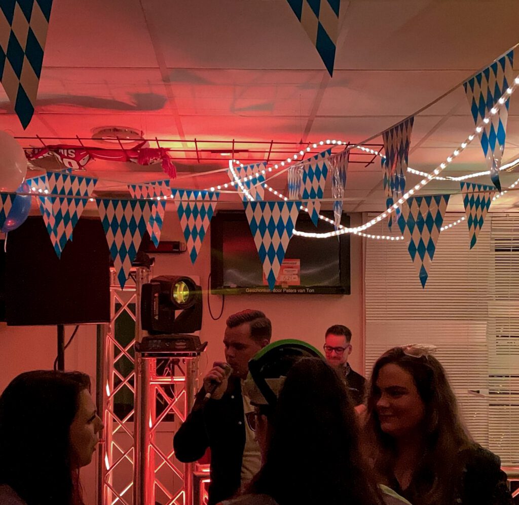 Zanger boeken voor je evenement? Boek onze Feestmaat artiest Zanger Roy!