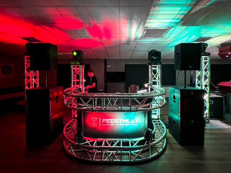 Nieuwe Cirkelbooth met licht, geluid en dj van Feestmaat. Op het vrijwilligersfeest van sv DFS in Opheusden